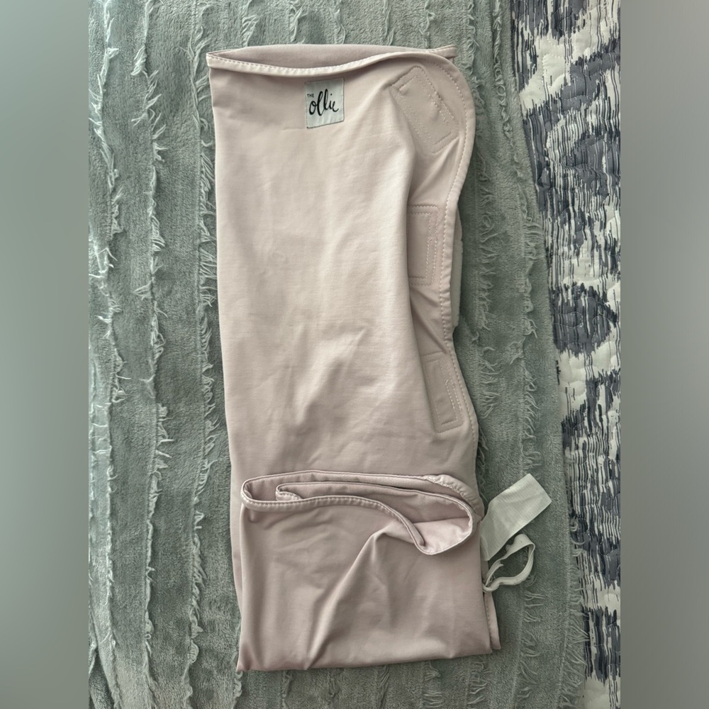 Ollie Baby Swaddle in Soft Pink